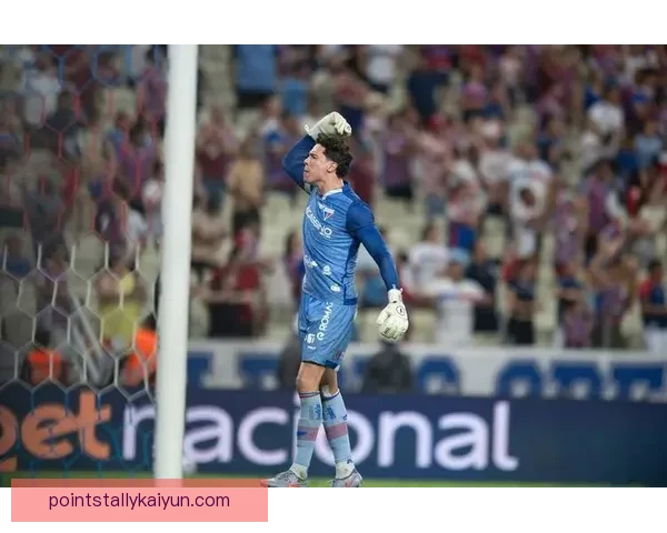 托纳利在比赛中的防守价值持续提升，表现稳健引人关注