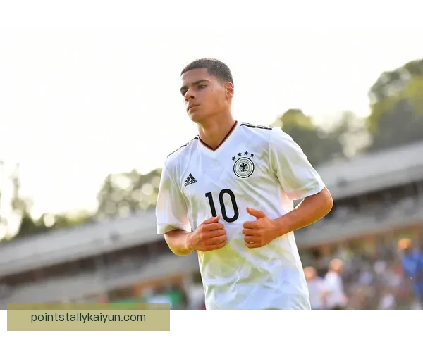 本泽马技术特点解析：全面进攻能力与战术价值持续提升